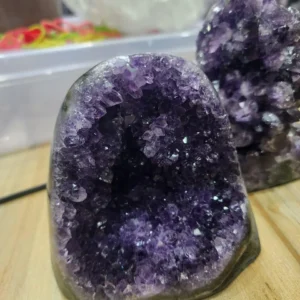 Amethyst Cave (1 kg) 